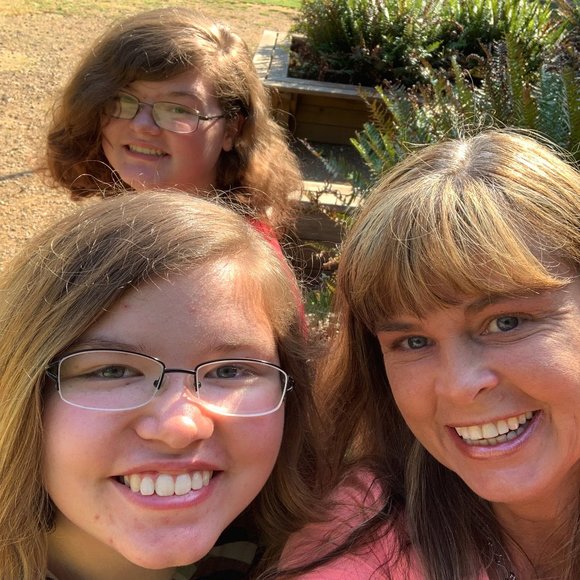 Meet your Posher, April - Picture 3 of 5